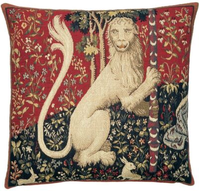 Lion-L'Odorat Pillow Cover