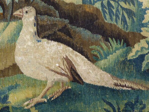 Verdure aux Chien et Oiseaux Exotiques Antique Original Tapestry